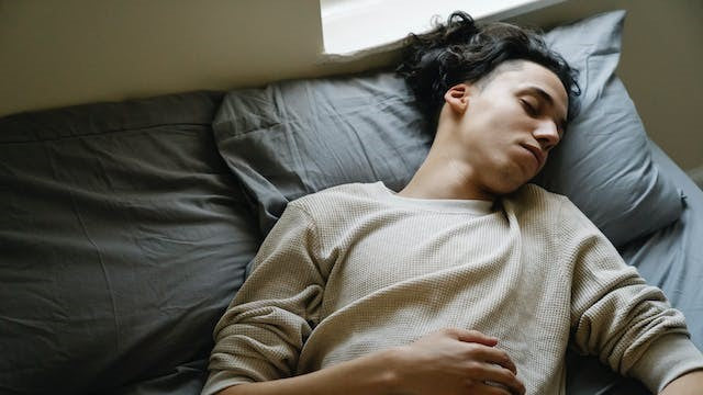 Manfaat Tidur Lebih Awal untuk Kesehatan Tubuh dan Pikiran