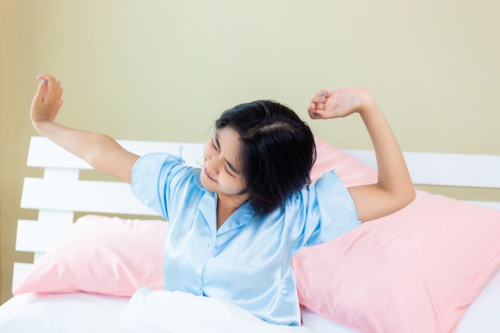 Meregangkan Badan Setelah Bangun Tidur