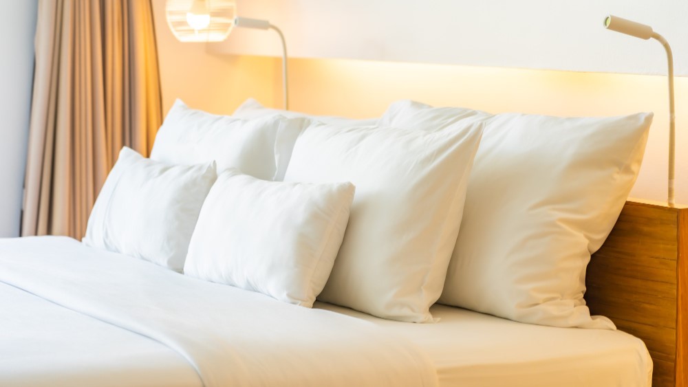 Manfaat Sarung Bantal Guling, Fungsi, dan Kapan Harus Diganti – My Love ...